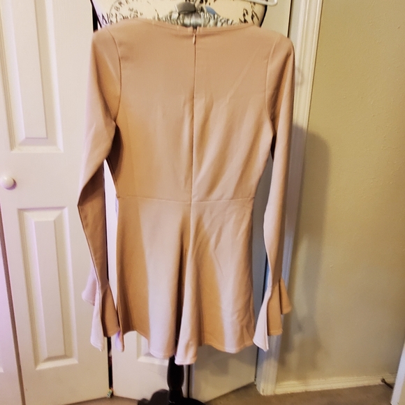 NASTY GAL ROMPER , LONG FLUTE SLEEVES SZ SMALL - Picture 3 of 6